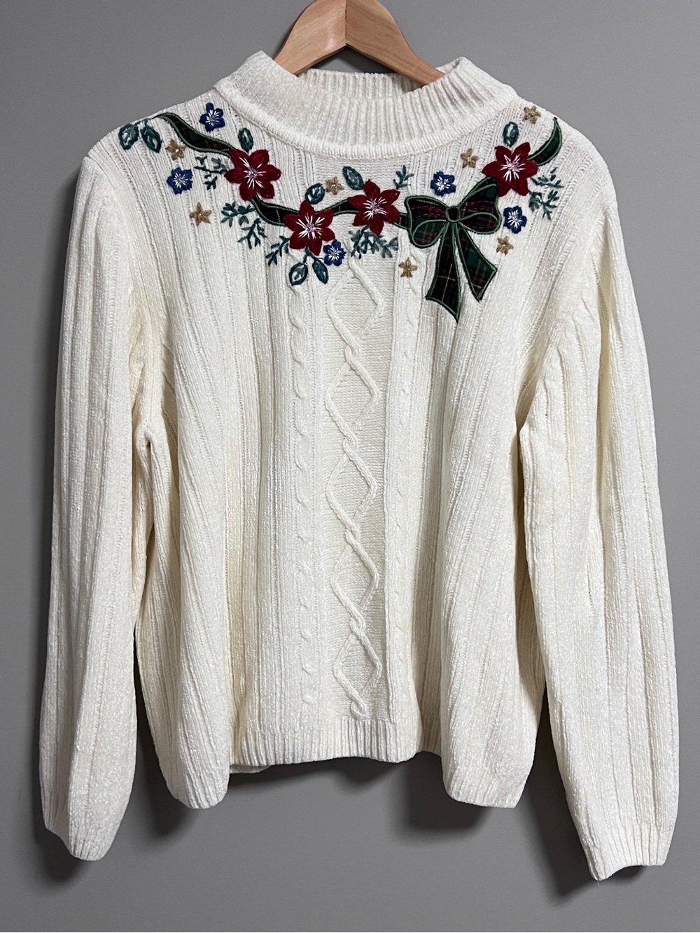 Alfred Dunner Cream Cable Knit Sweater Christmas Seasonal Embroidered Floral Bow
